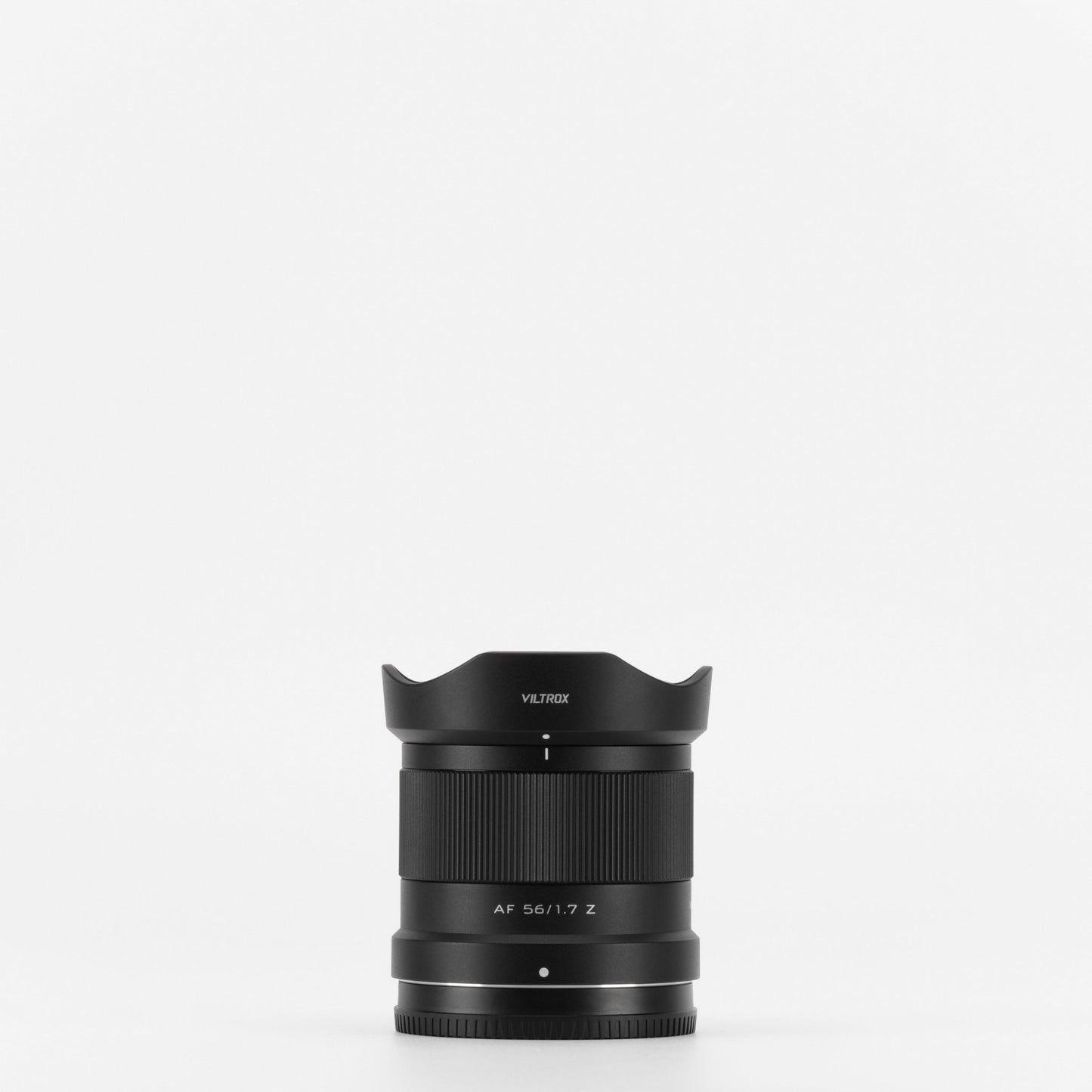 Viltrox AF 56mm F1.7 Air Nikon Z lens parasoley ile ön görünüm